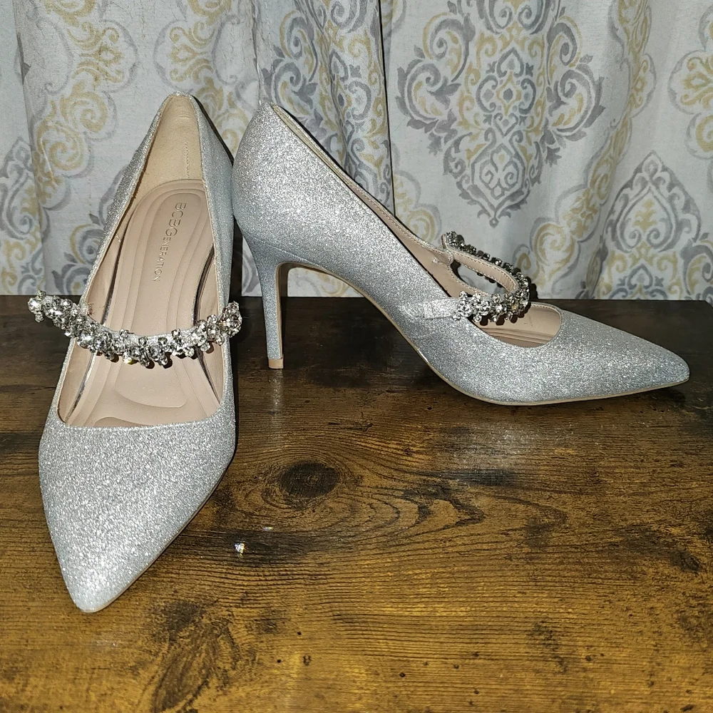 Elegant Silver Women's Shoes with Rhinestone Strap - Picture 3 of 10